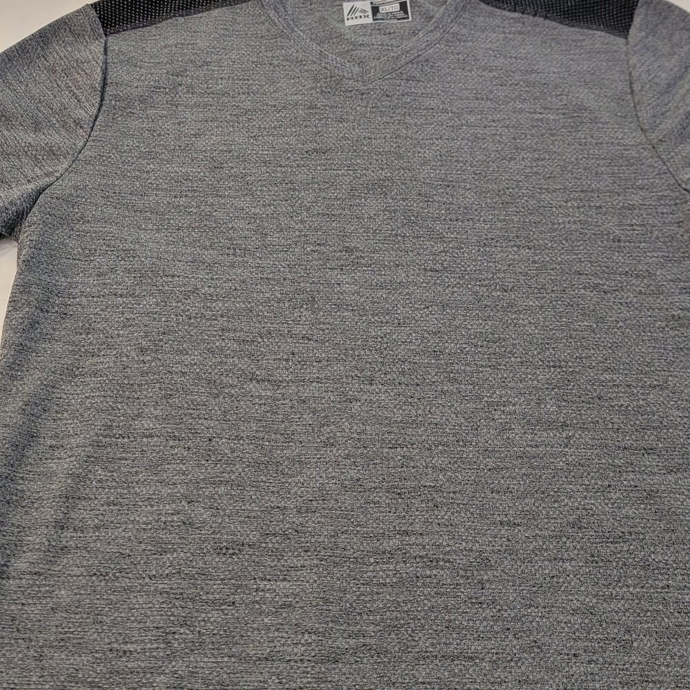 Reebok Athletic Shirt – Great for Training or Running. Size XL